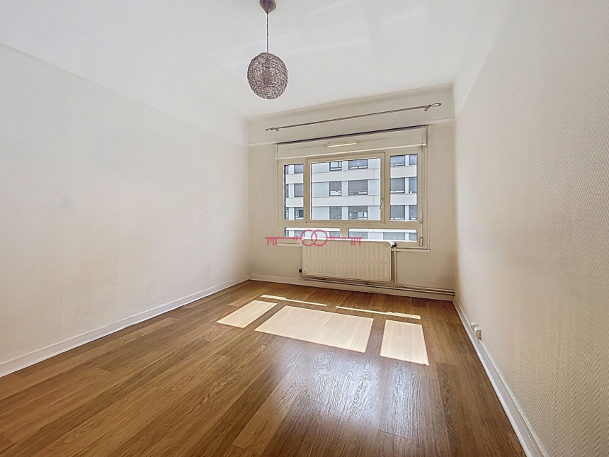 Appartement 4 pièces à Reims - photo 2