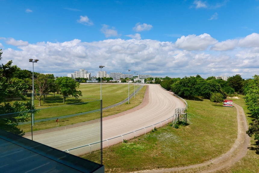 Local Commercial 1 pièces à Reims - photo 2